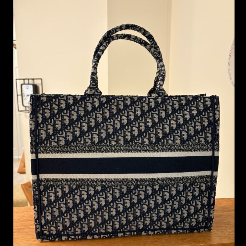 Book Tote Jacquard    New from Greece